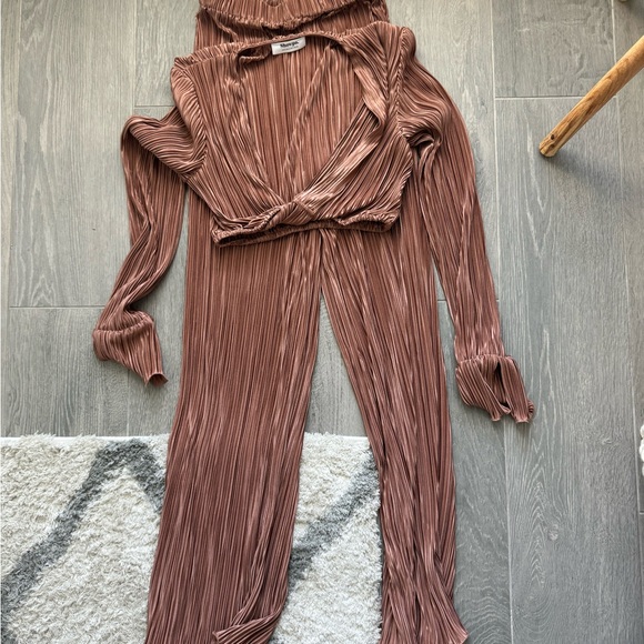 SHOWPO 2 piece set Chocolate - Picture 2 of 4